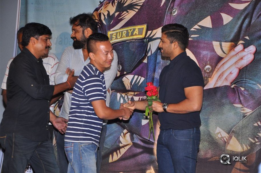 Army-People-Watching-Naa-Peru-Surya-Naa-illu-India-Movie-Photos